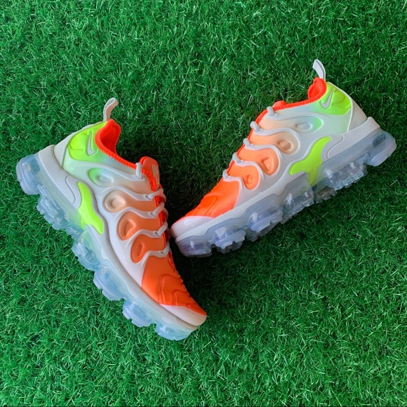 Nike VaporMax Plus Women’s - Picture 4 of 10
